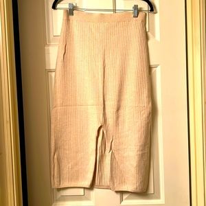 Free people cream skirt size large. Soft cotton stretch